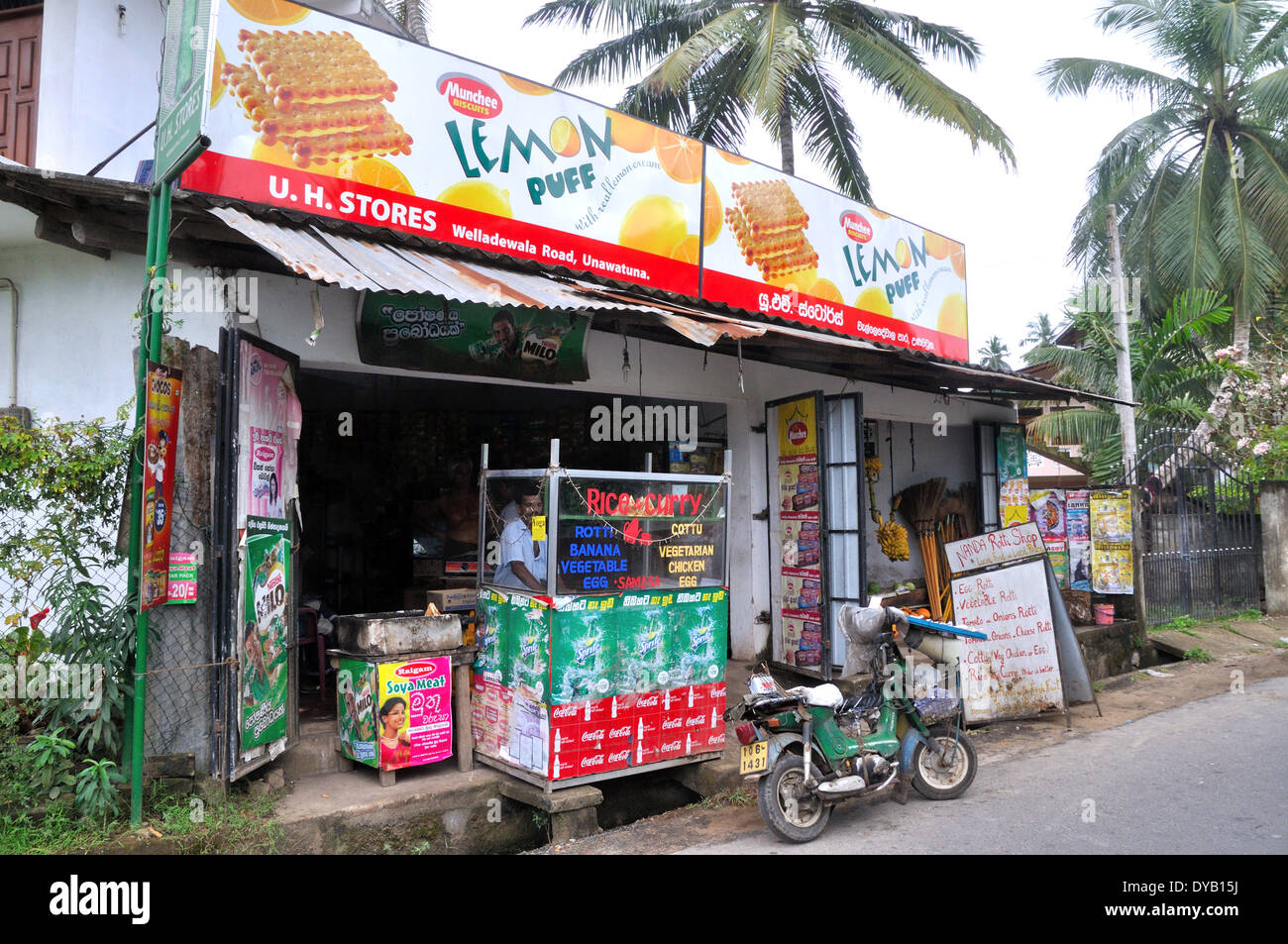 Les épiceries et les fast food, Unawatuna, Sri Lanka Banque D'Images