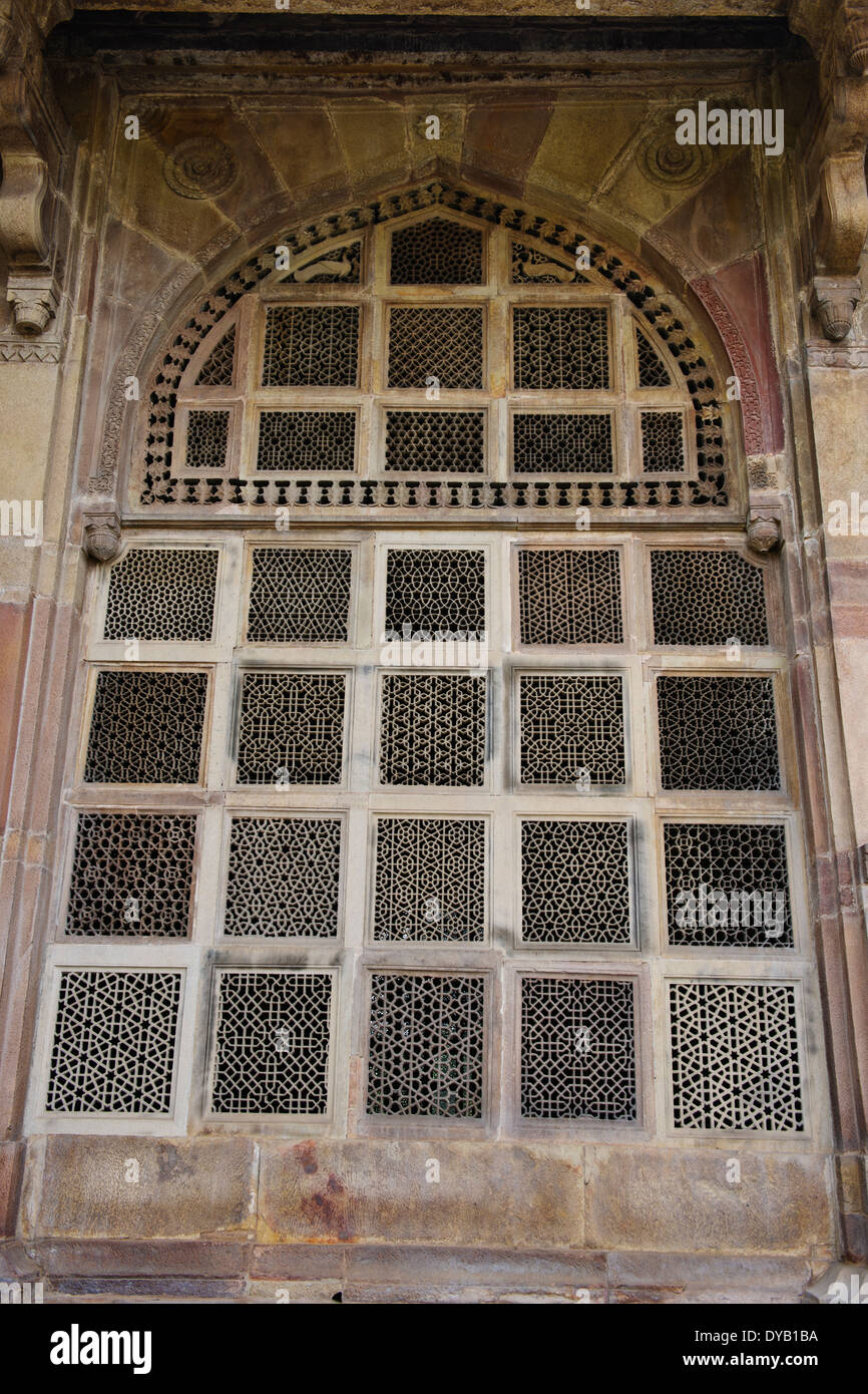 Tombeau de Ghaus Mohammed,écrans Jali complexe en pierre,et,Treillis Tansen célèbre chanteuse,,Gwalior Madhya Pradesh, Inde centrale Banque D'Images