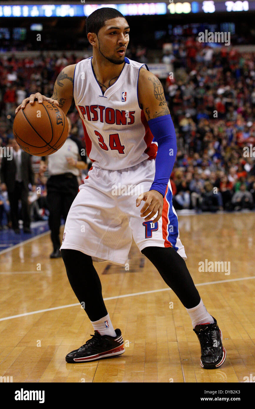 29 mars 2014 : Detroit Pistons guard Peyton Siva (34) dans actionduring la NBA match entre les Detroit pistons et les Philadelphia 76ers au Wells Fargo Center de Philadelphie, Pennsylvanie. Les 76ers a gagné 123-98. Christopher Szagola/Cal Sport Media Banque D'Images