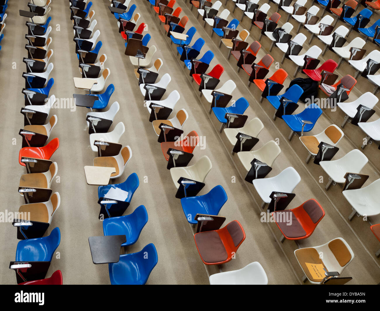 Des sièges vides dans une salle de conférences dans le Gunning / Lemieux centre de chimie à l'Université de l'Alberta à Edmonton, Canada. Banque D'Images