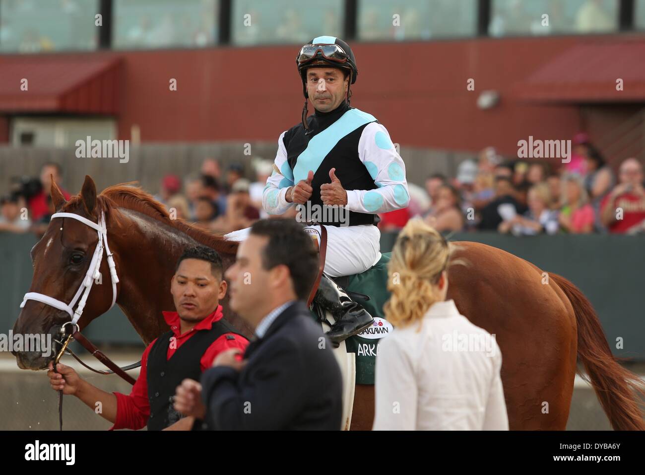 Hot Springs, AR, États-Unis d'Amérique. Apr 12, 2014. 12 avril 2014 : # 1 Danza avec jockey Joe Bravo giving Thumbs up après avoir remporté le Kentucky Derby à Oaklawn Park à Hot Springs, AR. Justin Manning/ESW/CSM/Alamy Live News Banque D'Images