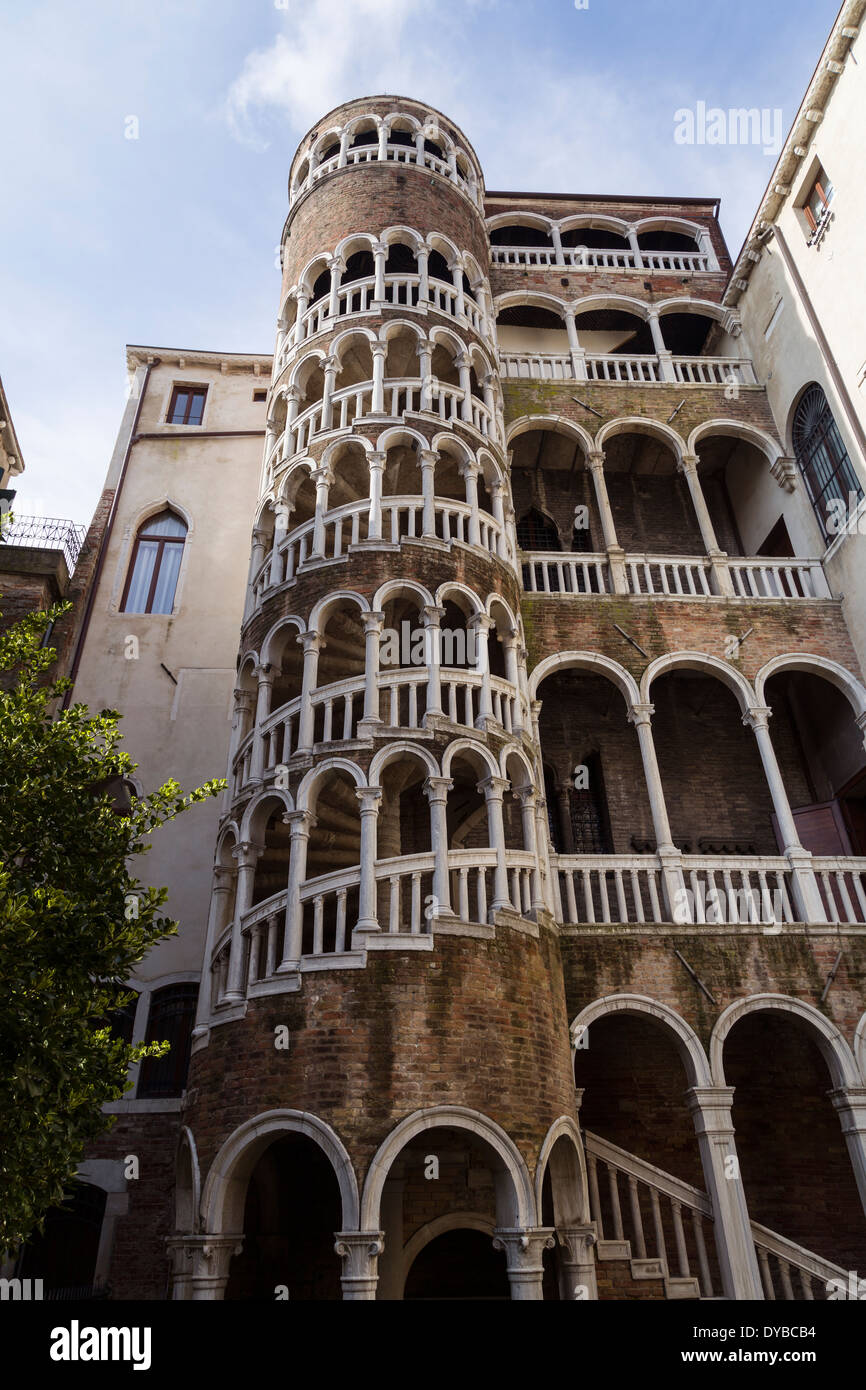 L'escalier extérieur (Scala Contarini del Bovolo) du Palazzo Contarini del Bovolo, Venise, Italie Banque D'Images