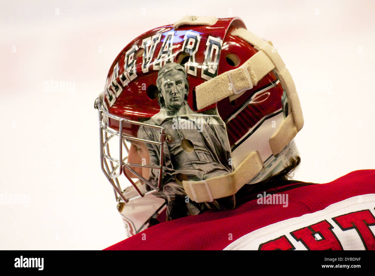 Casque d'un casque de hockey goalie de Harvard. Banque D'Images