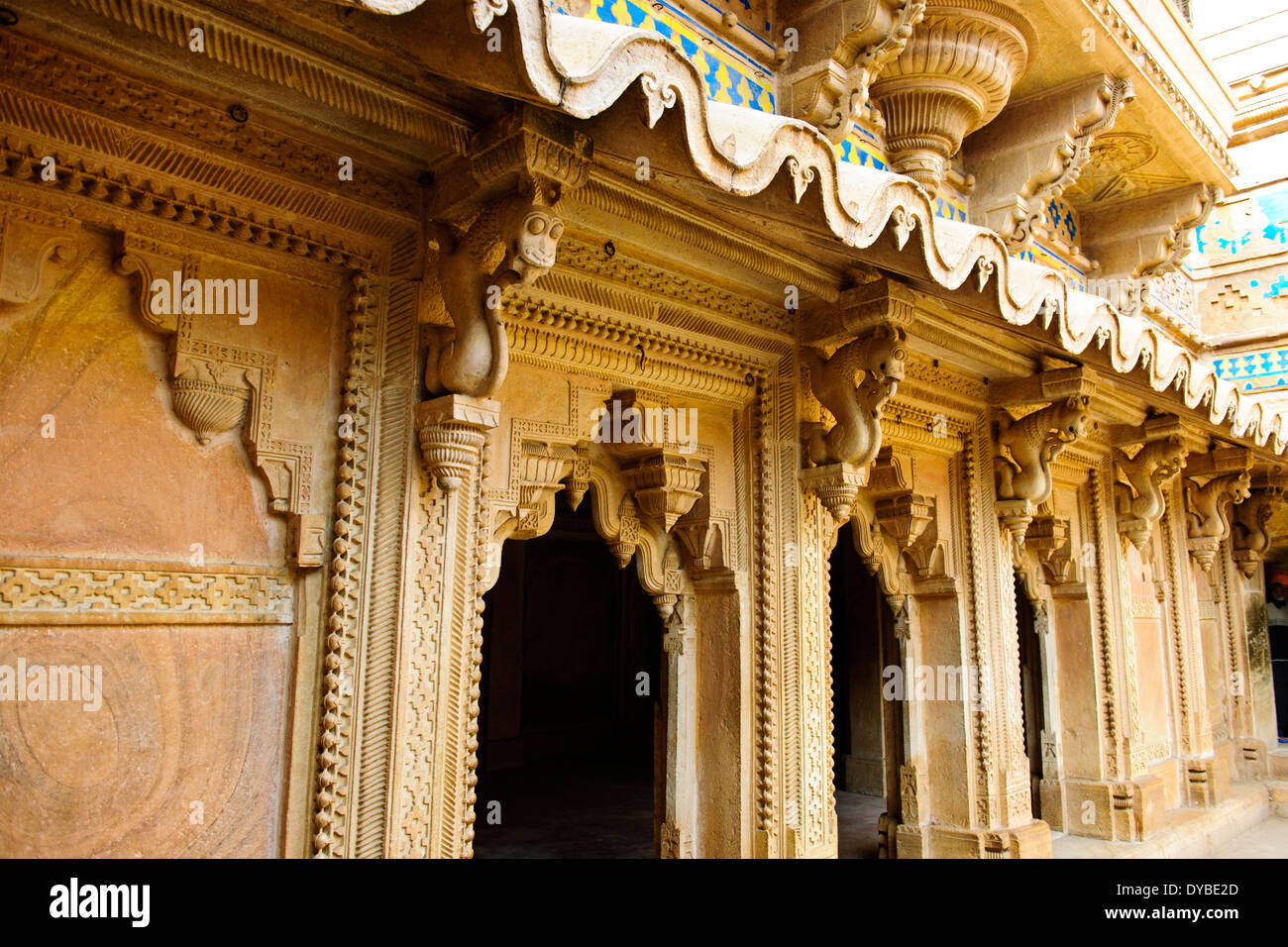 Fort Man Mandir Palace,1486,extérieur,cour intérieure, la pierre des piliers sculptés en treillis,Gwalior Madhya Pradesh, Inde centrale Banque D'Images