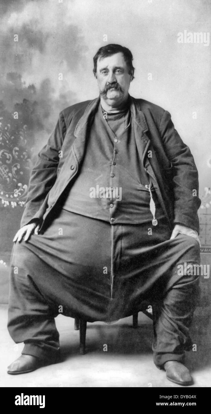 C- Hoblet. Très gros homme, assis, pleine longueur, en face légèrement à gauche. 1909 Banque D'Images