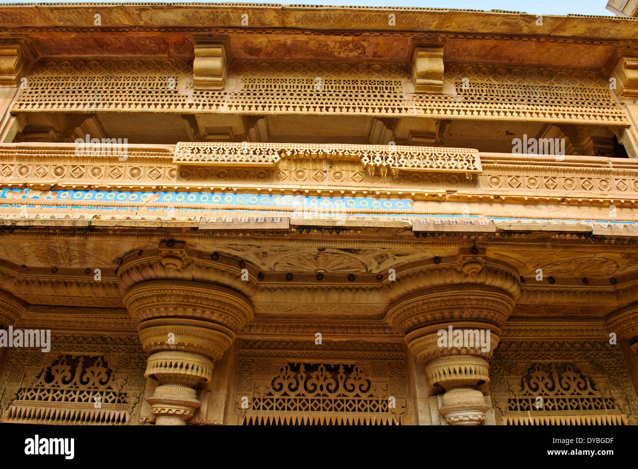 Fort Man Mandir Palace,1486,extérieur,cour intérieure, la pierre des piliers sculptés en treillis,Gwalior Madhya Pradesh, Inde centrale Banque D'Images