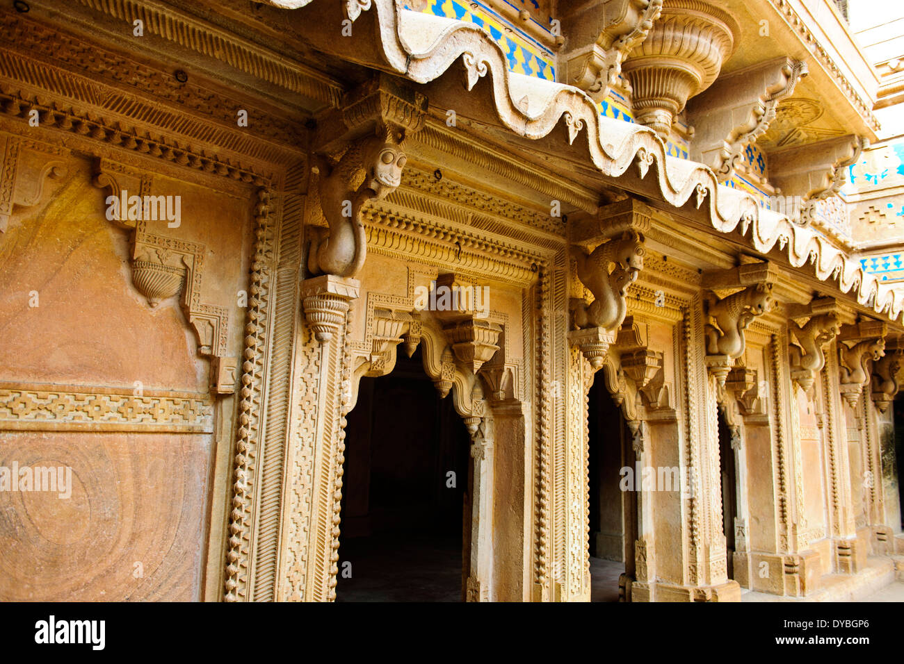 Fort Man Mandir Palace,1486,extérieur,cour intérieure, la pierre des piliers sculptés en treillis,Gwalior Madhya Pradesh, Inde centrale Banque D'Images