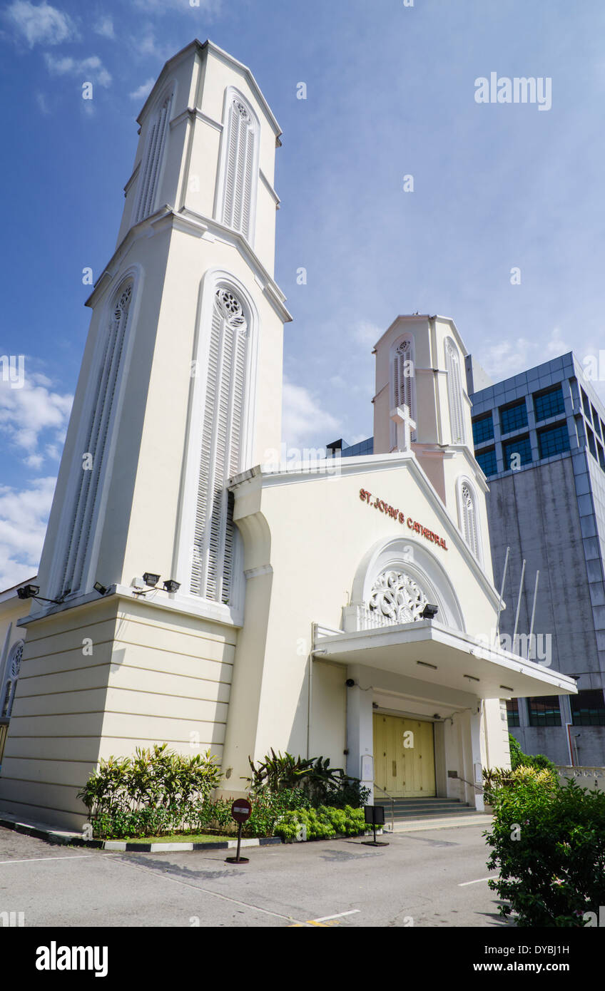 Deux flèches de la cathédrale Catholique St John's à Kuala Lumpur, Malaisie Banque D'Images