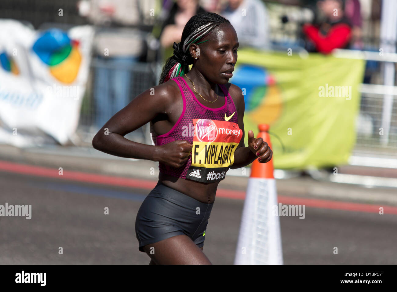 Londres, Royaume-Uni. 13 avr, 2014. Florence KIPLAGAT 13 avril 2014. Virgin Money Marathon de Londres 2014, l'Autoroute, Londres, Royaume-Uni. Crédit : Simon Balson/Alamy Live News Banque D'Images