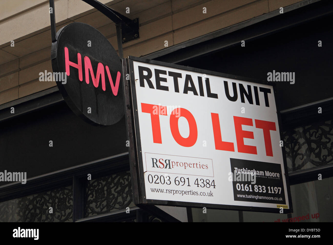 HMV store fermé avec l'unité de vente au détail soit par le signe dans le centre de Londres. Banque D'Images