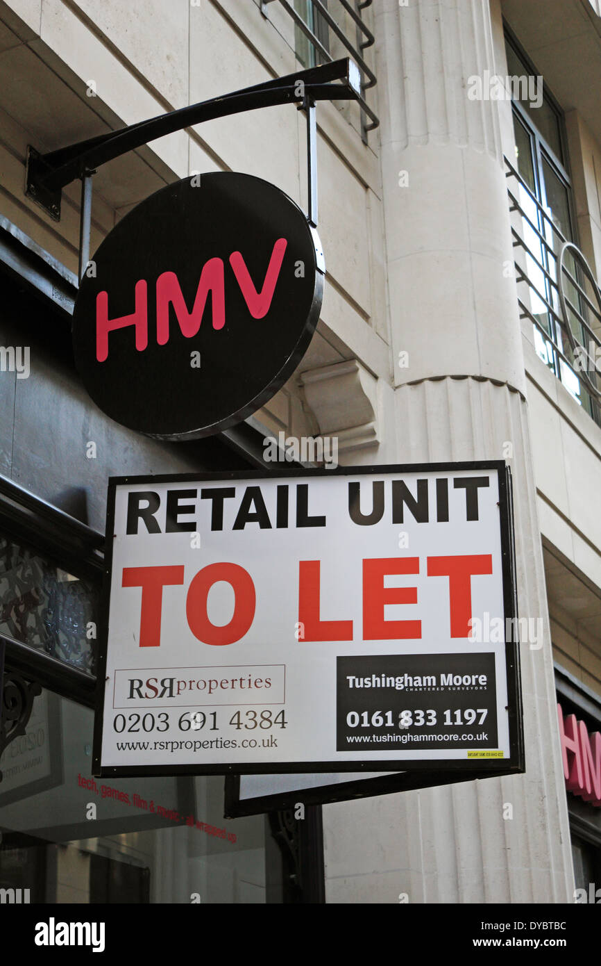 HMV store fermé avec l'unité de vente au détail soit par le signe dans le centre de Londres. Banque D'Images