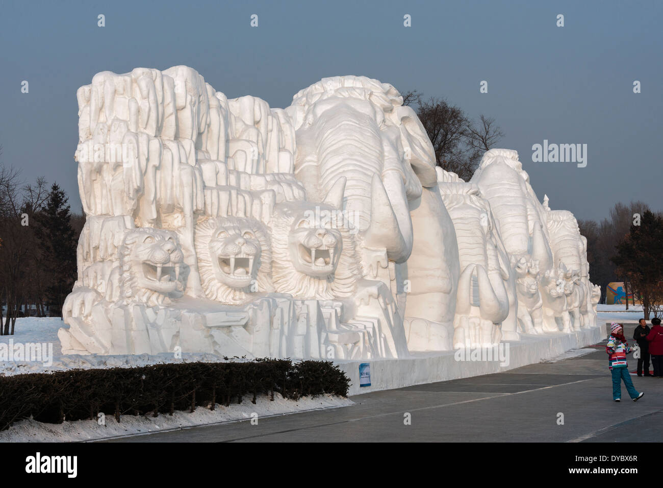 'Lumières polaires à la distance' snow sculpture, Harbin International Snow Sculpture Art Expo, Chine Banque D'Images