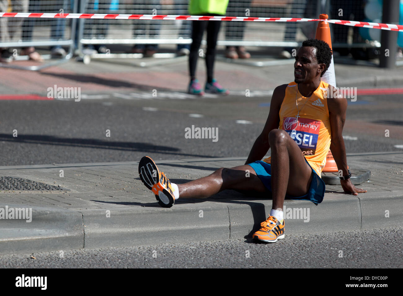 Amanuel MESEL, Virgin Money Marathon de Londres 2014, l'Autoroute, Londres, Royaume-Uni. Crédit : Simon Balson/Alamy Live News Banque D'Images