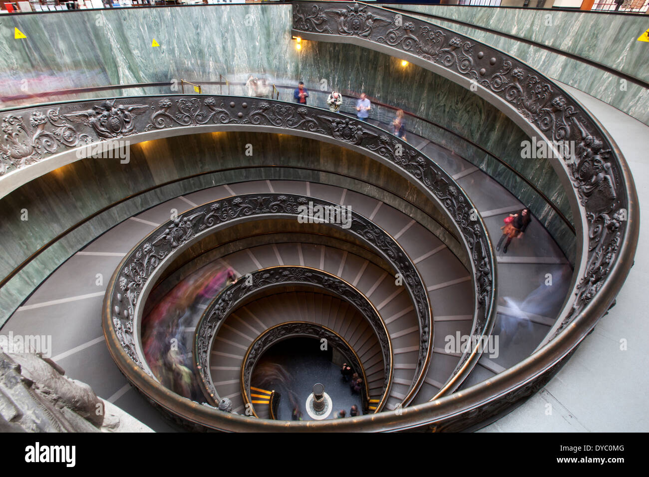 Les étapes à l'intérieur du musée du Vatican, Rome, Italie Banque D'Images