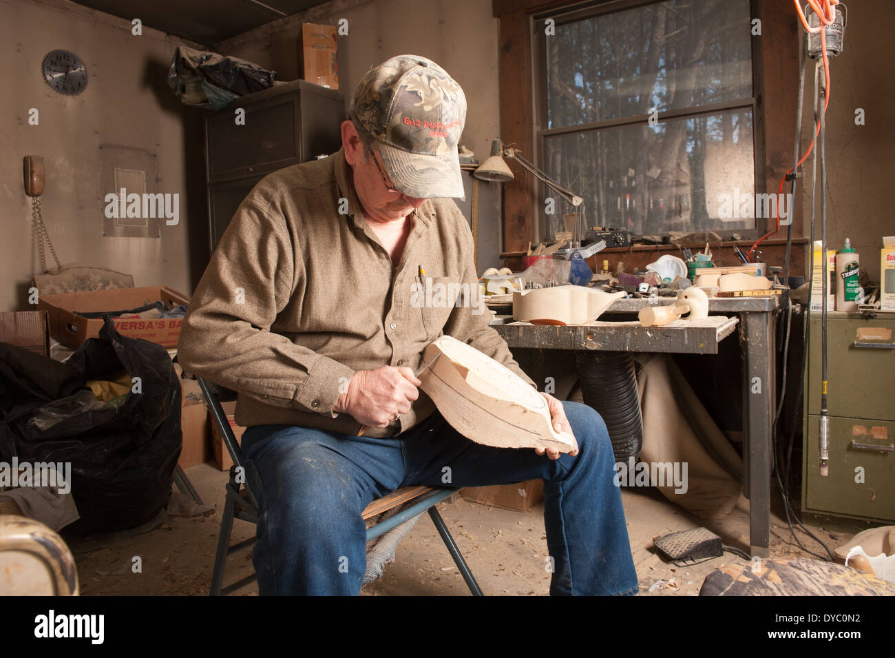 Sculpture d'un oiseau à la main en bois decoy Banque D'Images