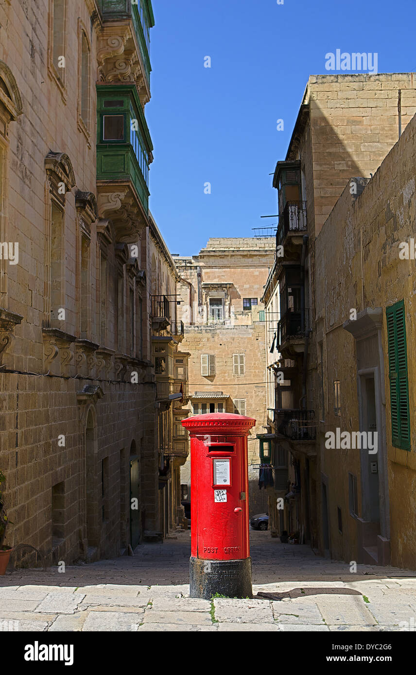 Boîte rouge à La Valette, Malte. Banque D'Images