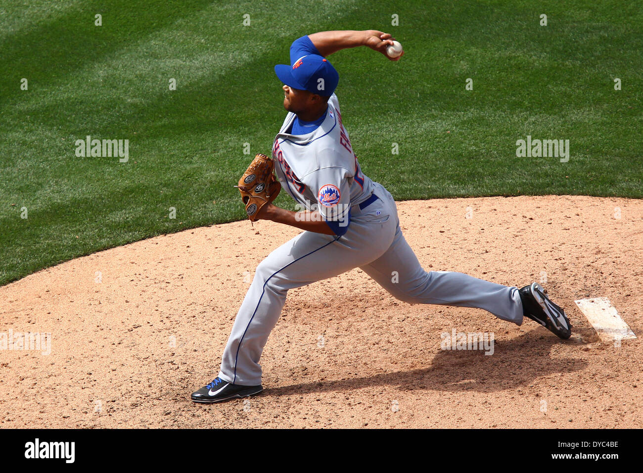 Anaheim, Californie, USA. 13 avr, 2014. 13 avril 2014, Anaheim, Californie : New York Mets relief pitcher Jeurys Familia (27) emplacements au cours de la jeu de la Ligue Majeure de Baseball entre les Mets de New York et le Los Angeles Angels au Angel Stadium le 13 avril 2014 à Anaheim, en Californie. Rob Carmell/CSM/Alamy Live News Banque D'Images