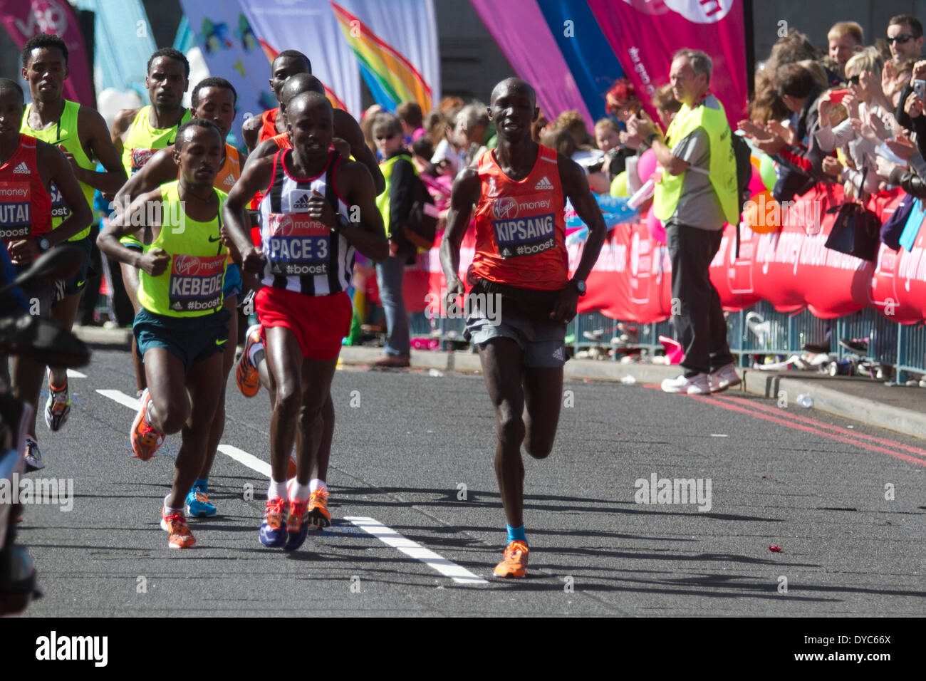 London UK. 13 avril 2014. Wilson Kipsang de Kenya remporte le marathon de Londres 2014 Virgin Money. Credit : amer ghazzal/Alamy Live News Banque D'Images