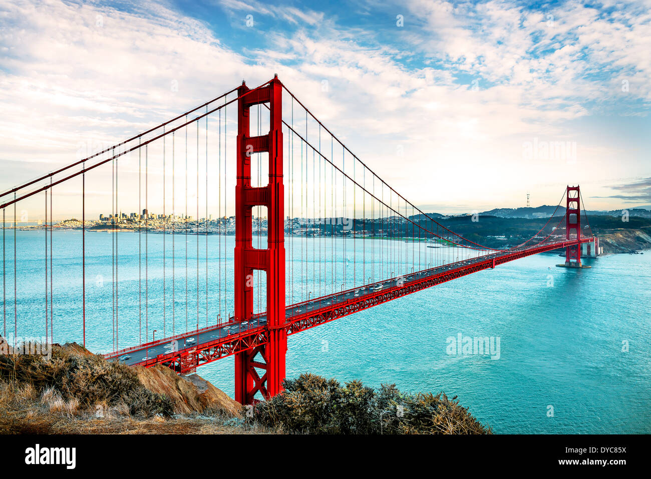 Célèbre Golden Gate Bridge, San Francisco de nuit, USA Banque D'Images
