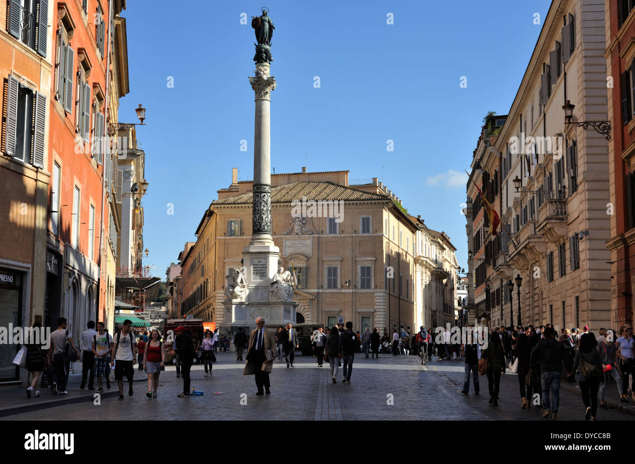 Italie, Rome, Colonna dell'immacolata et Palazzo di Propaganda Fide Banque D'Images