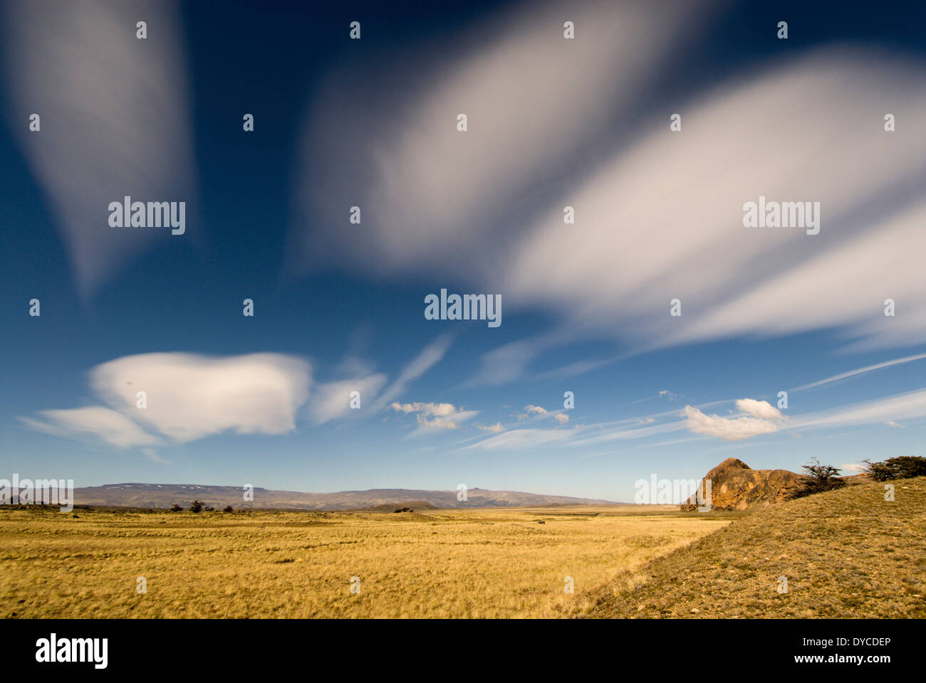 Patagonic Steppe et les nuages, le Parc National Perito Moreno, dans le sud de la Patagonie andine, Santa Cruz, Argentine Banque D'Images