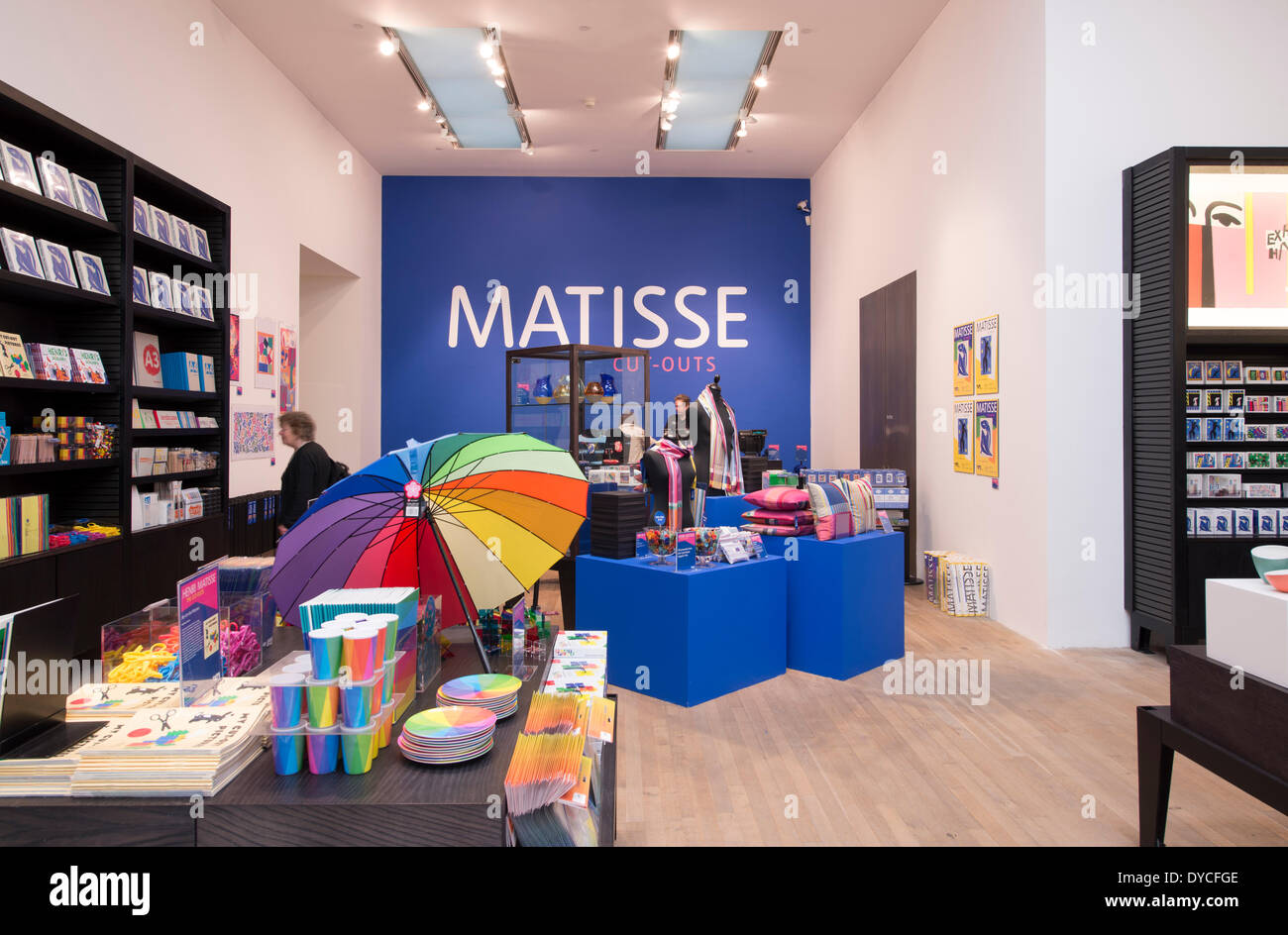 14.4.14. Londres, Royaume-Uni. La grande exposition de la Tate Modern, Henri Matisse : La poinçonnés, est la plus complète exposition jamais consacrée à l'artiste coupe-papier faites entre 1937 et 1954. Il rassemble près de 130 oeuvres, dont plusieurs vus ensemble pour la première fois. L'exposition s'ouvre à la Tate Modern le 17 avril 2014 et sera dans les salles de cinéma comme Matisse Live à partir du 3 juin. Sponsor mondial de Bank of America Merrill Lynch avec d'autres commanditaires de Hanjin Shipping. Banque D'Images 14.4.14. Londres, Royaume-Uni. La grande exposition de la Tate Modern, Henri Matisse : La poinçonnés, est la plus complète exposition jamais consacrée à l'artiste coupe-papier faites entre 1937 et 1954. Il rassemble près de 130 oeuvres, dont plusieurs vus ensemble pour la première fois. L'exposition s'ouvre à la Tate Modern le 17 avril 2014 et sera dans les salles de cinéma comme Matisse Live à partir du 3 juin. Sponsor mondial de Bank of America Merrill Lynch avec d'autres commanditaires de Hanjin Shipping. Banque D'Images