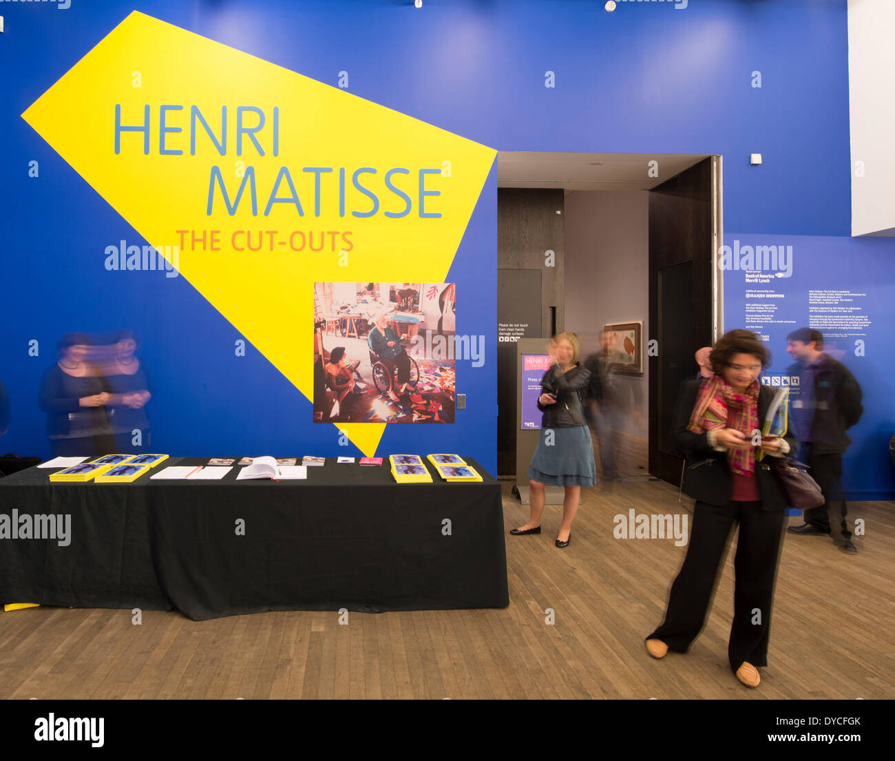 14.4.14. Londres, Royaume-Uni. La grande exposition de la Tate Modern, Henri Matisse : La poinçonnés, est la plus complète exposition jamais consacrée à l'artiste coupe-papier faites entre 1937 et 1954. Il rassemble près de 130 oeuvres, dont plusieurs vus ensemble pour la première fois. L'exposition s'ouvre à la Tate Modern le 17 avril 2014 et sera dans les salles de cinéma comme Matisse Live à partir du 3 juin. Sponsor mondial de Bank of America Merrill Lynch avec d'autres commanditaires de Hanjin Shipping. Banque D'Images 14.4.14. Londres, Royaume-Uni. La grande exposition de la Tate Modern, Henri Matisse : La poinçonnés, est la plus complète exposition jamais consacrée à l'artiste coupe-papier faites entre 1937 et 1954. Il rassemble près de 130 oeuvres, dont plusieurs vus ensemble pour la première fois. L'exposition s'ouvre à la Tate Modern le 17 avril 2014 et sera dans les salles de cinéma comme Matisse Live à partir du 3 juin. Sponsor mondial de Bank of America Merrill Lynch avec d'autres commanditaires de Hanjin Shipping. Banque D'Images