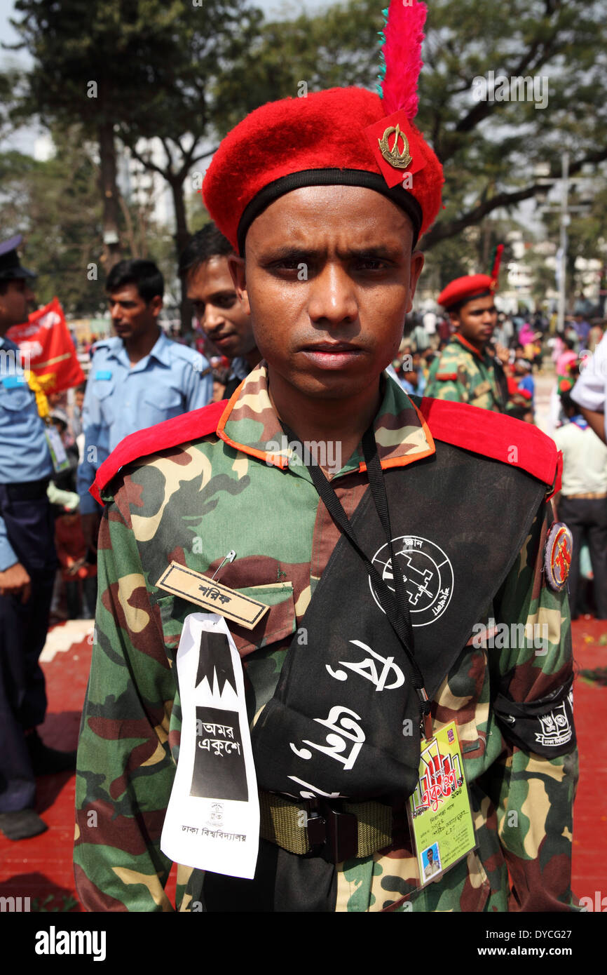 Un soldat du Bangladesh au cours de la Journée internationale de la langue maternelle des commémorations à Dhaka, au Bangladesh. Banque D'Images