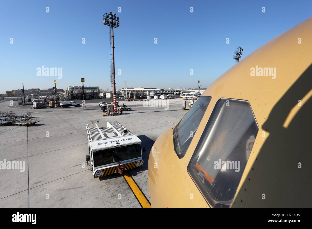 Gulf Air avion à l'aéroport de Manama. Royaume de Bahreïn, au Moyen-Orient Banque D'Images