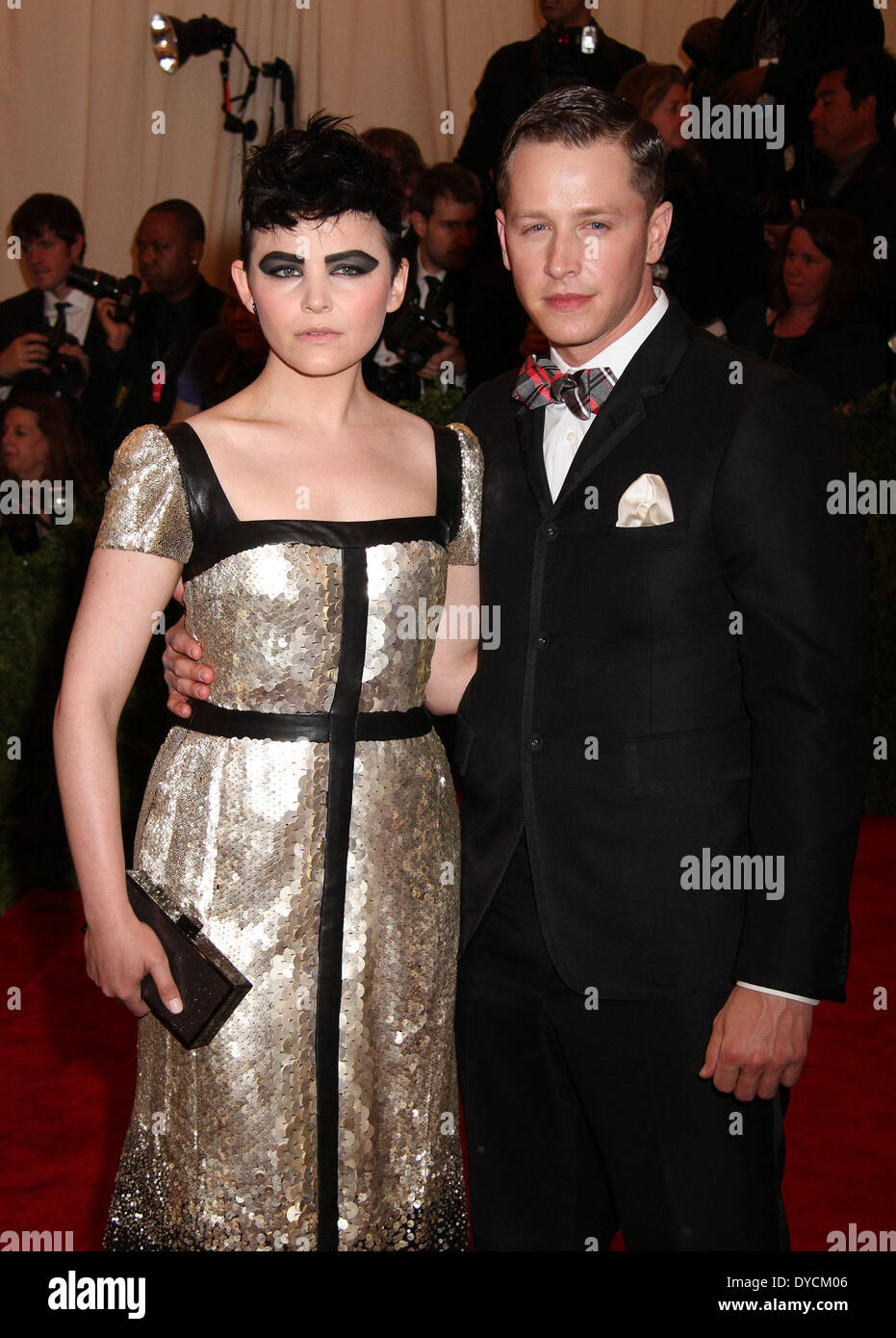 Joshua Dallas Et Ginnifer Goodwin 12 avril 2014 - GINNIFER GOODWIN et Josh DALLAS ont lié le noeud. Les deux  Il était une fois costars étaient mariés aujourd'hui au coucher du soleil  dans une cérémonie intime en