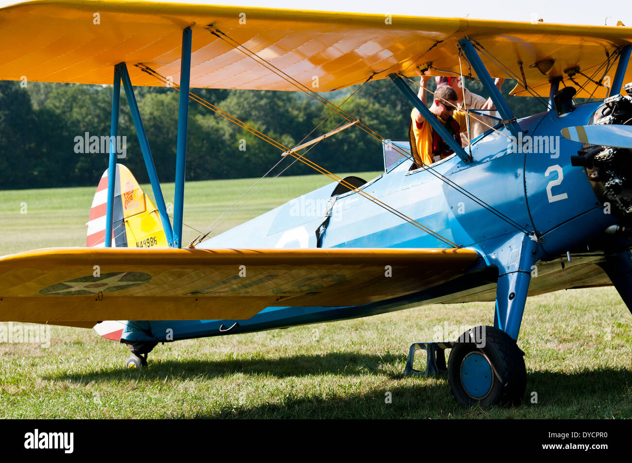 Un biplan vintage étant prêt pour décoller à un spectacle aérien à Bealeton, Virginie Banque D'Images