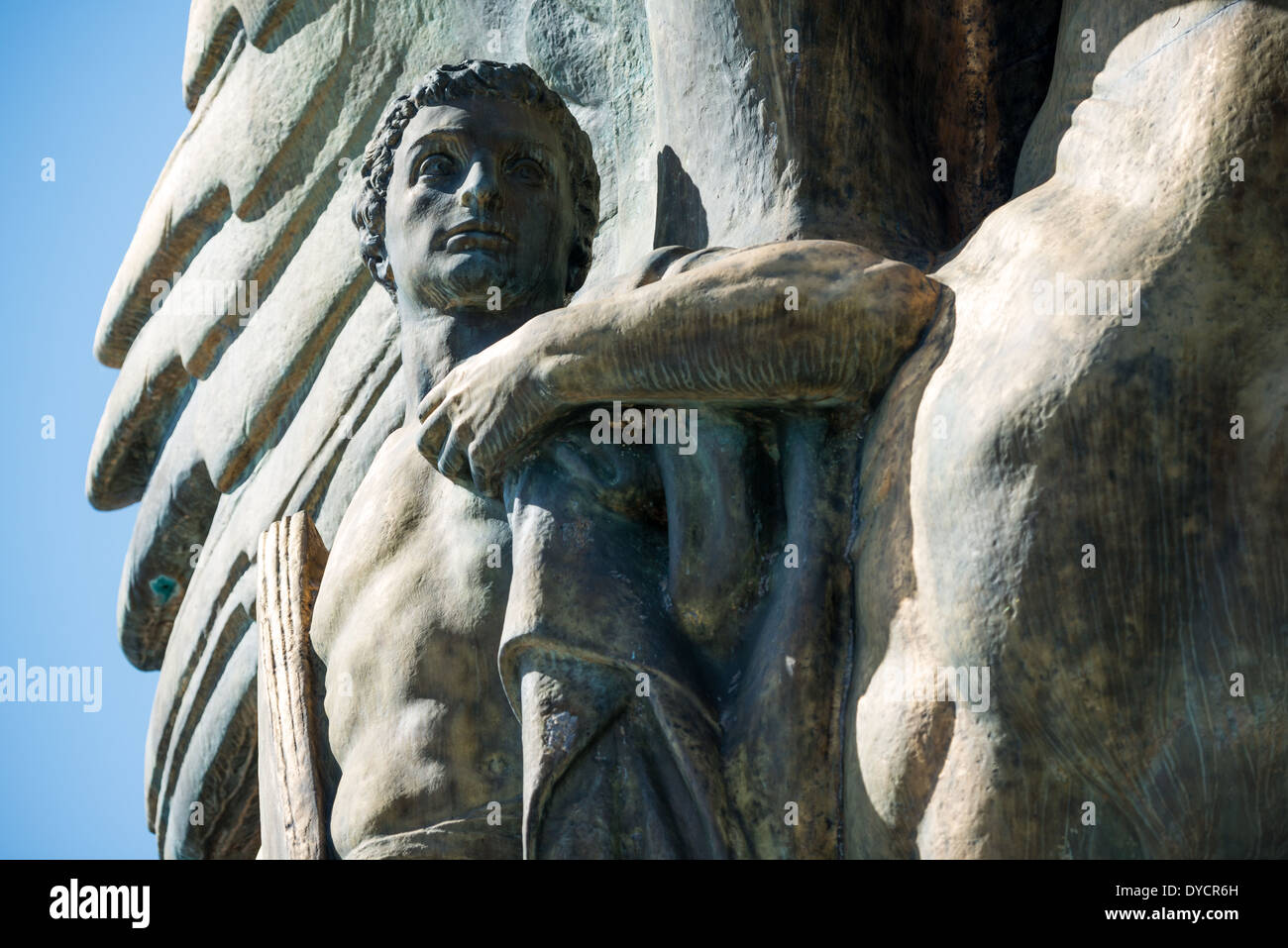WASHINGTON DC, Etats-Unis - les arts de la guerre et de la paix est un ensemble de quatre statues de bronze dans l'Est et l'Ouest Parcs Potomac. Les arts de la guerre se tenir sur l'extrémité orientale de Arlington Memorial Bridge face au Lincoln Memorial. Les arts de la paix se tenir juste pour leur nord. Les arts de la paix néoclassique ont été sculpté par le sculpteur américain James Earle Fraser. Banque D'Images