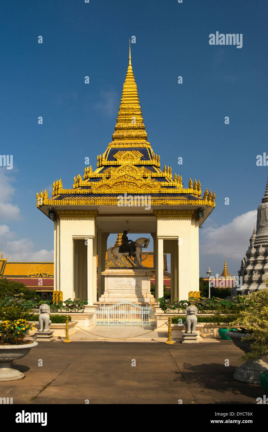 Statue du Roi Norodom, le Palais Royal, Phom Phen Banque D'Images