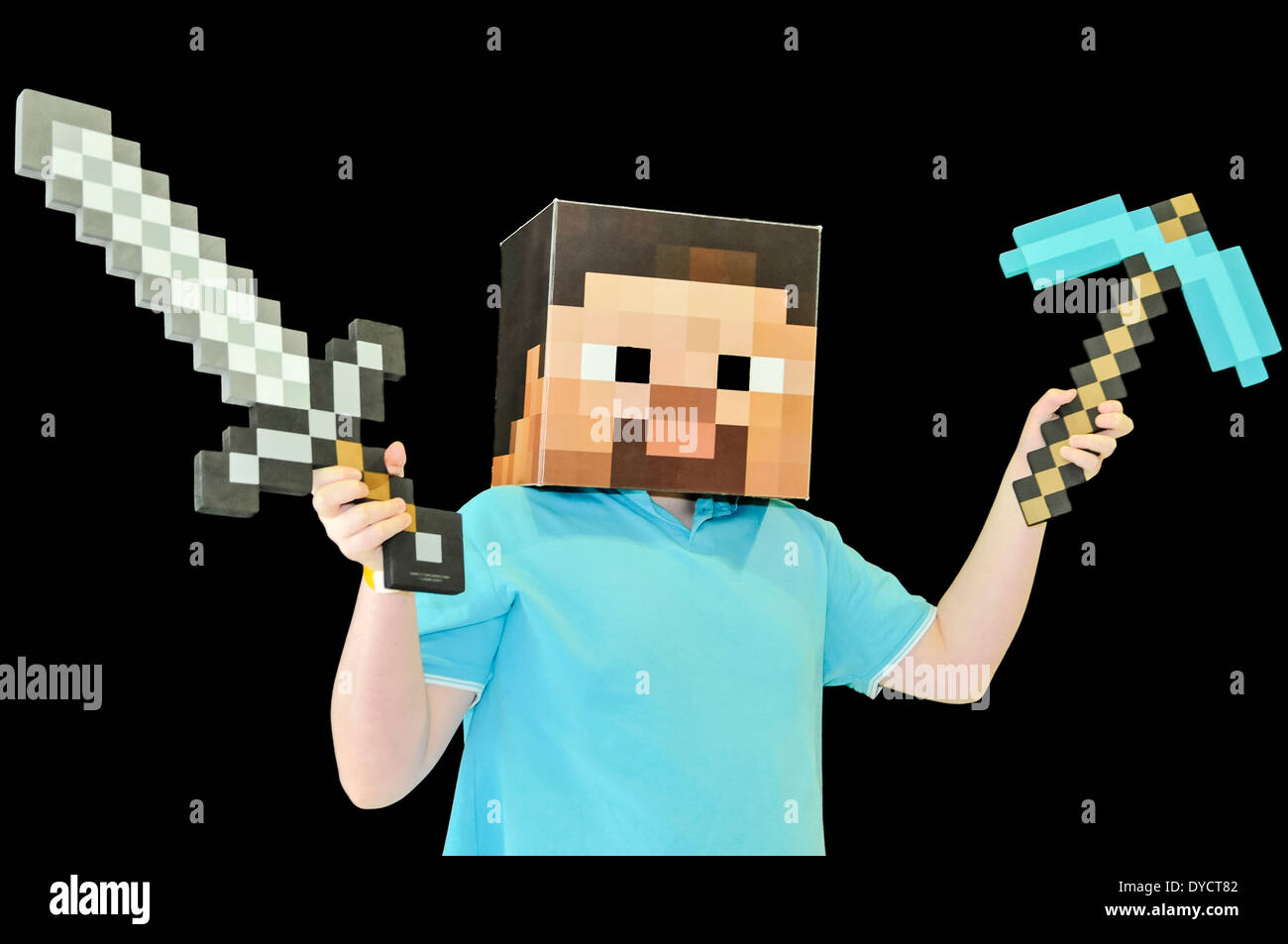 Minecraft Steve avec un 8-bit sword et pick hache Banque D'Images