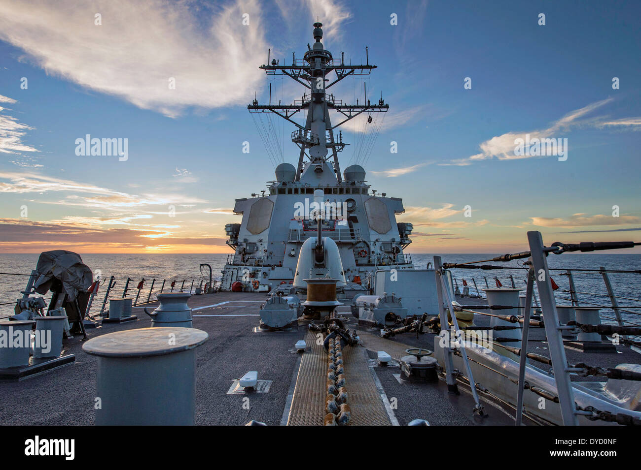 US Navy de la classe Arleigh Burke destroyer lance-missiles USS Donald Cook les transits de l'Océan Atlantique le 1 février 2014 en route vers Rota, Espagne. Banque D'Images