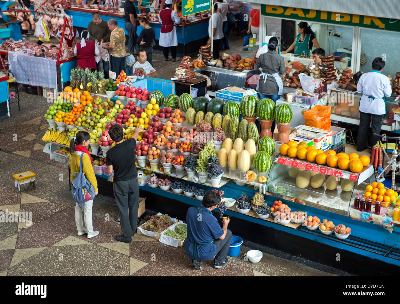 Étal de fruits au marché vert, Zelyoni Bazar, Almaty, Kazakhstan Banque D'Images