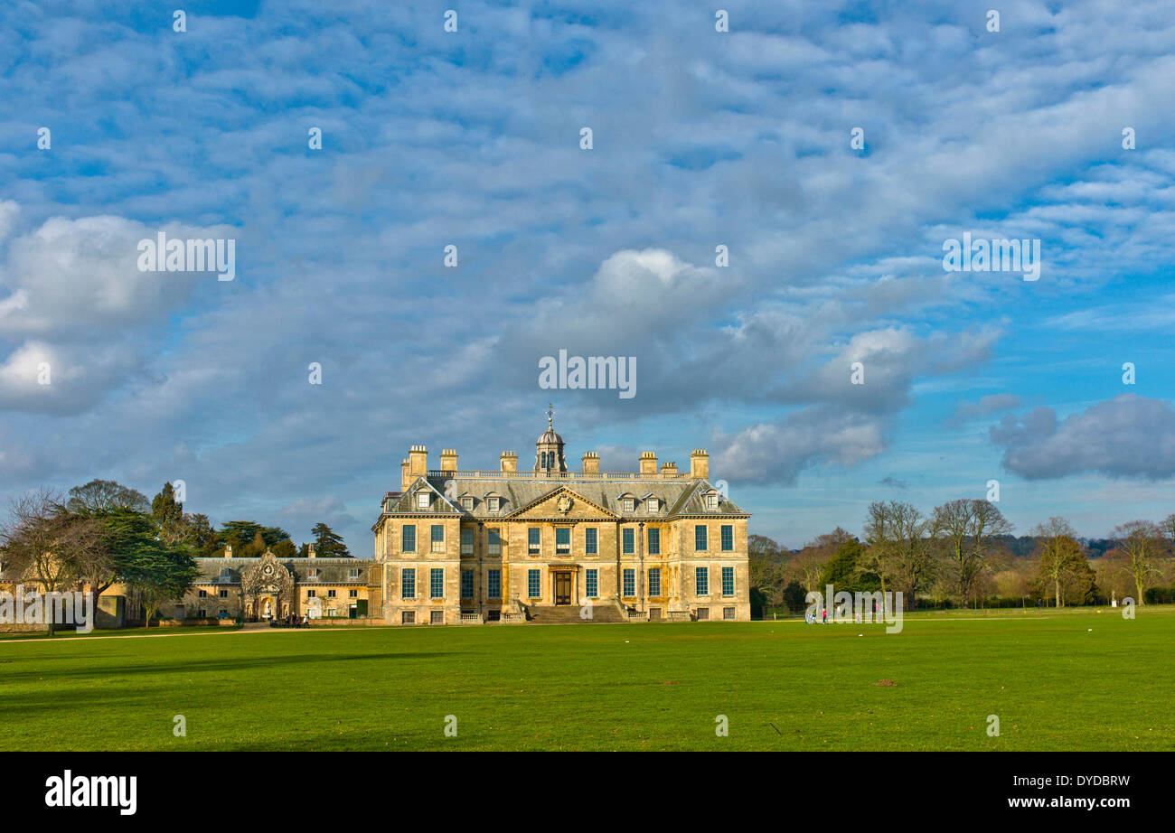 Belton House est une maison de campagne anglaise estate situé dans son propre parc à cerfs magnifiques. Banque D'Images