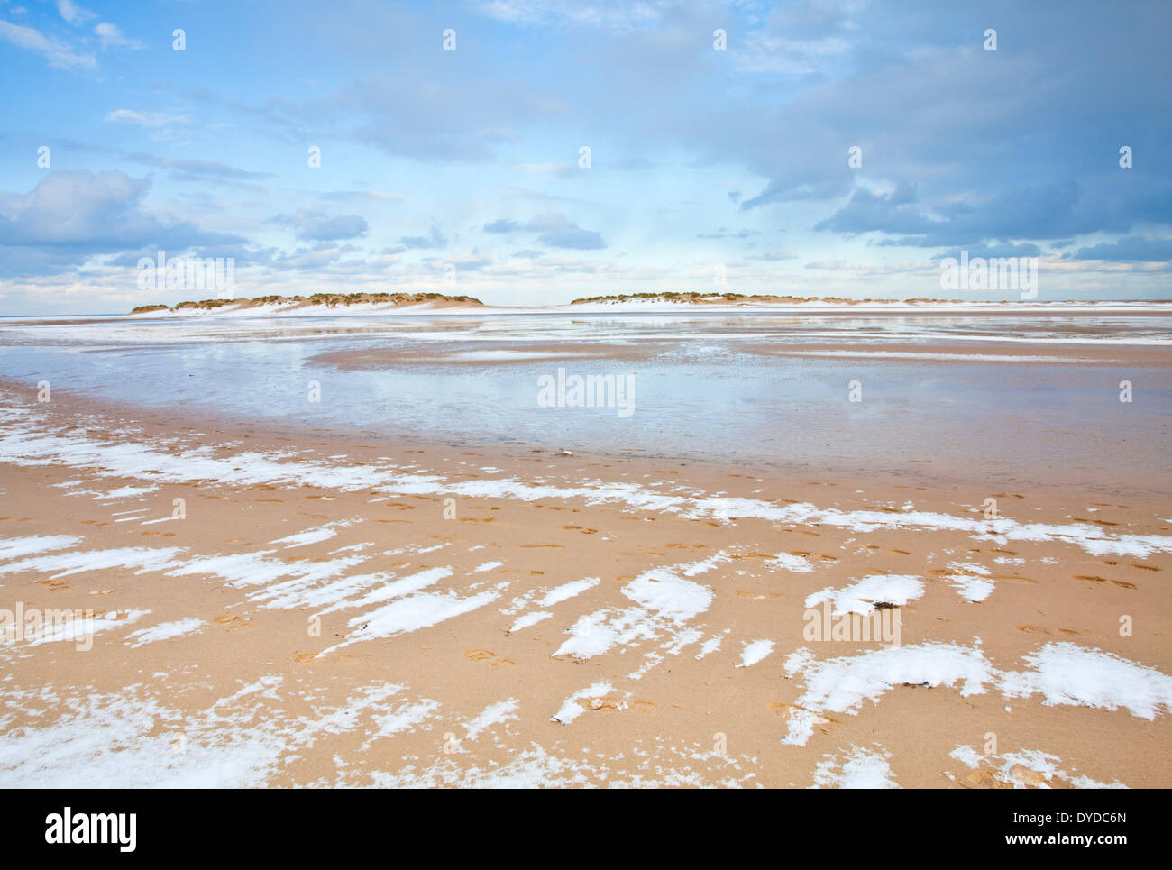 La neige sur la plage de Wells Next The Sea sur la côte nord du comté de Norfolk. Banque D'Images