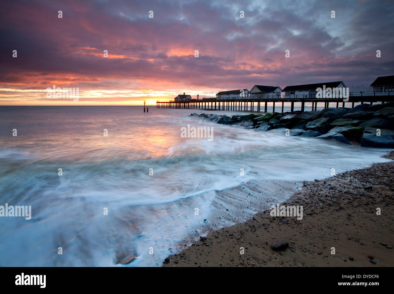 Southwold Pier au lever du soleil dans le Suffolk. Banque D'Images