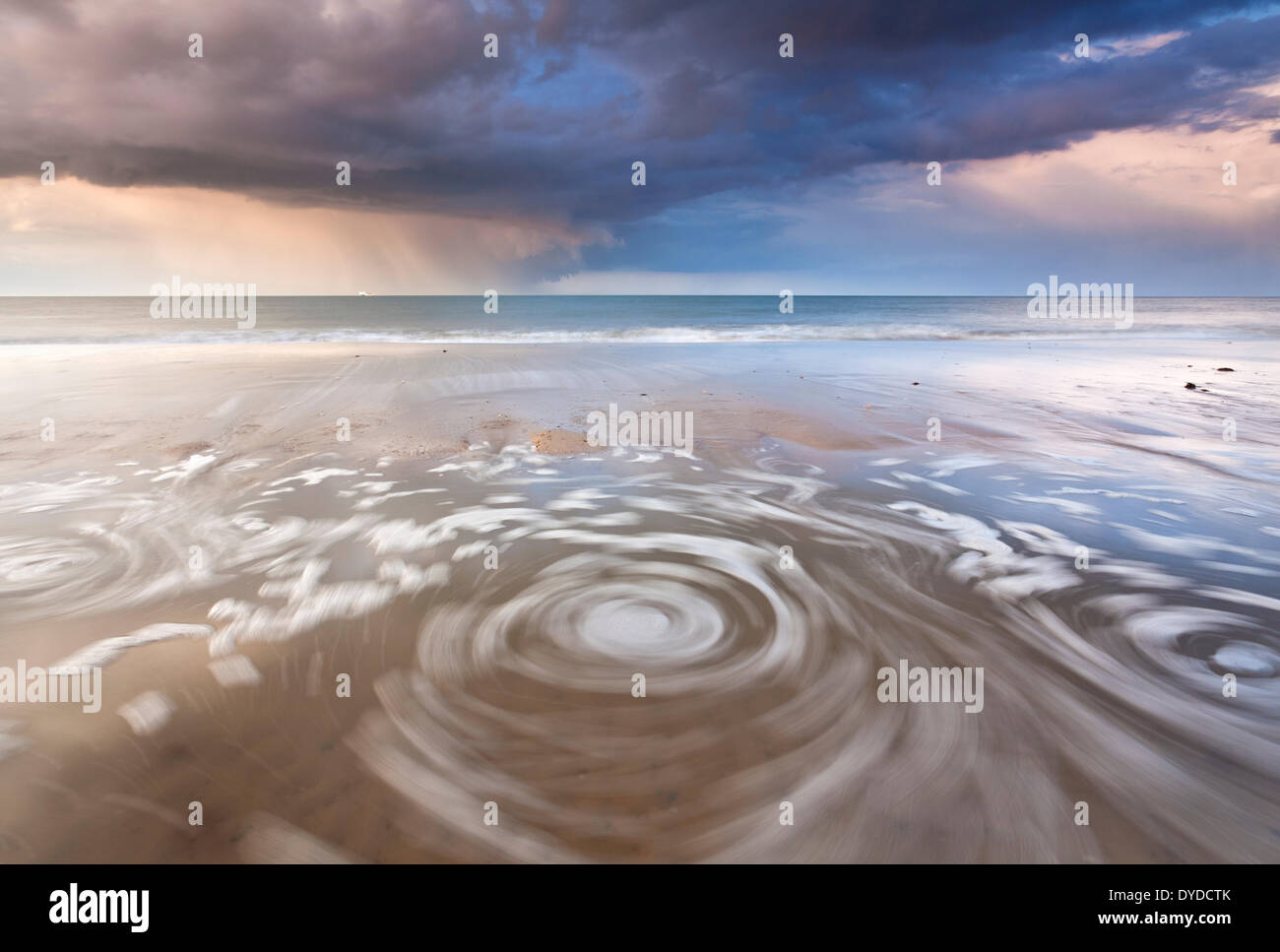 Une tempête passe sur Horsey plage sur la côte de Norfolk. Banque D'Images