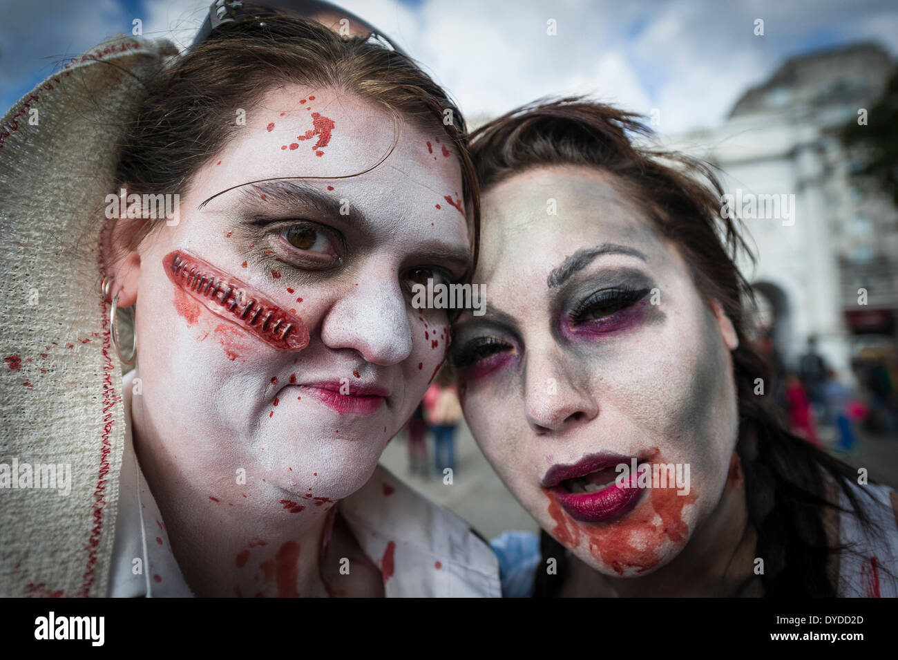 Les participants à l'assemblée annuelle de Londres Zombie Invasion de la collecte de fonds pour les sans-abri St Mungo's la charité. Banque D'Images