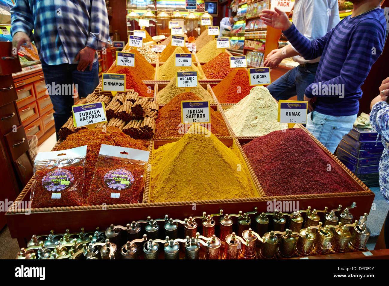 Marché aux épices exotiques au Grand Bazar d'Istanbul, en Turquie. Banque D'Images