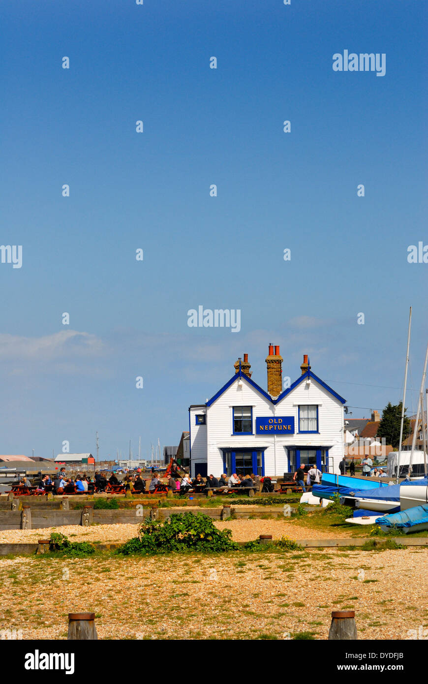 Whitstable, Kent, Angleterre, Royaume-Uni. Neptune ancien pub sur la plage Banque D'Images