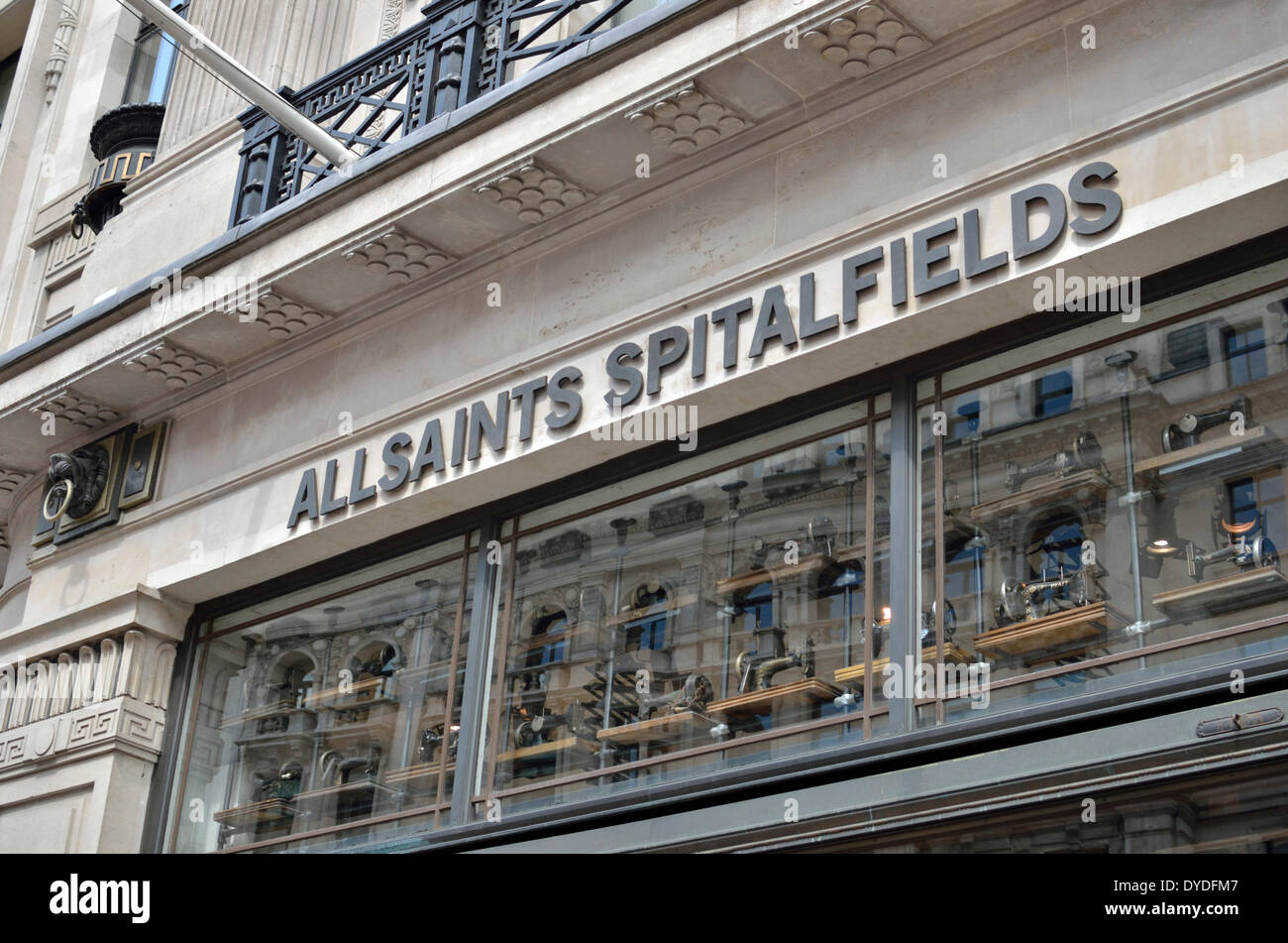 Tous les Saints Spitalfields fashion store. Banque D'Images