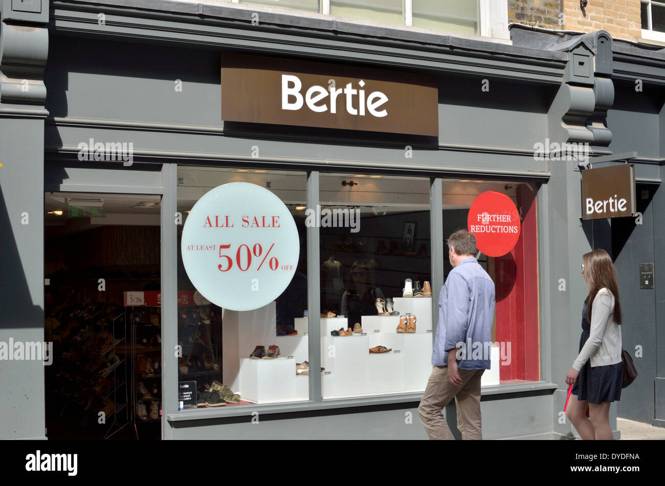Magasin de chaussures Bertie dans South Molton Street. Banque D'Images