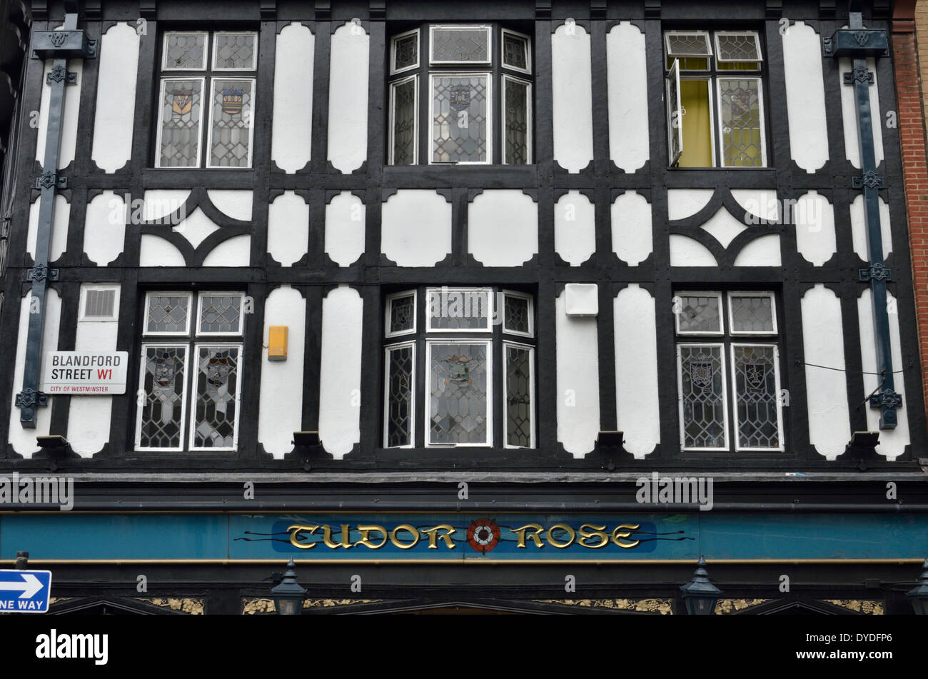 Le Tudor Rose pub à Blandford Street. Banque D'Images