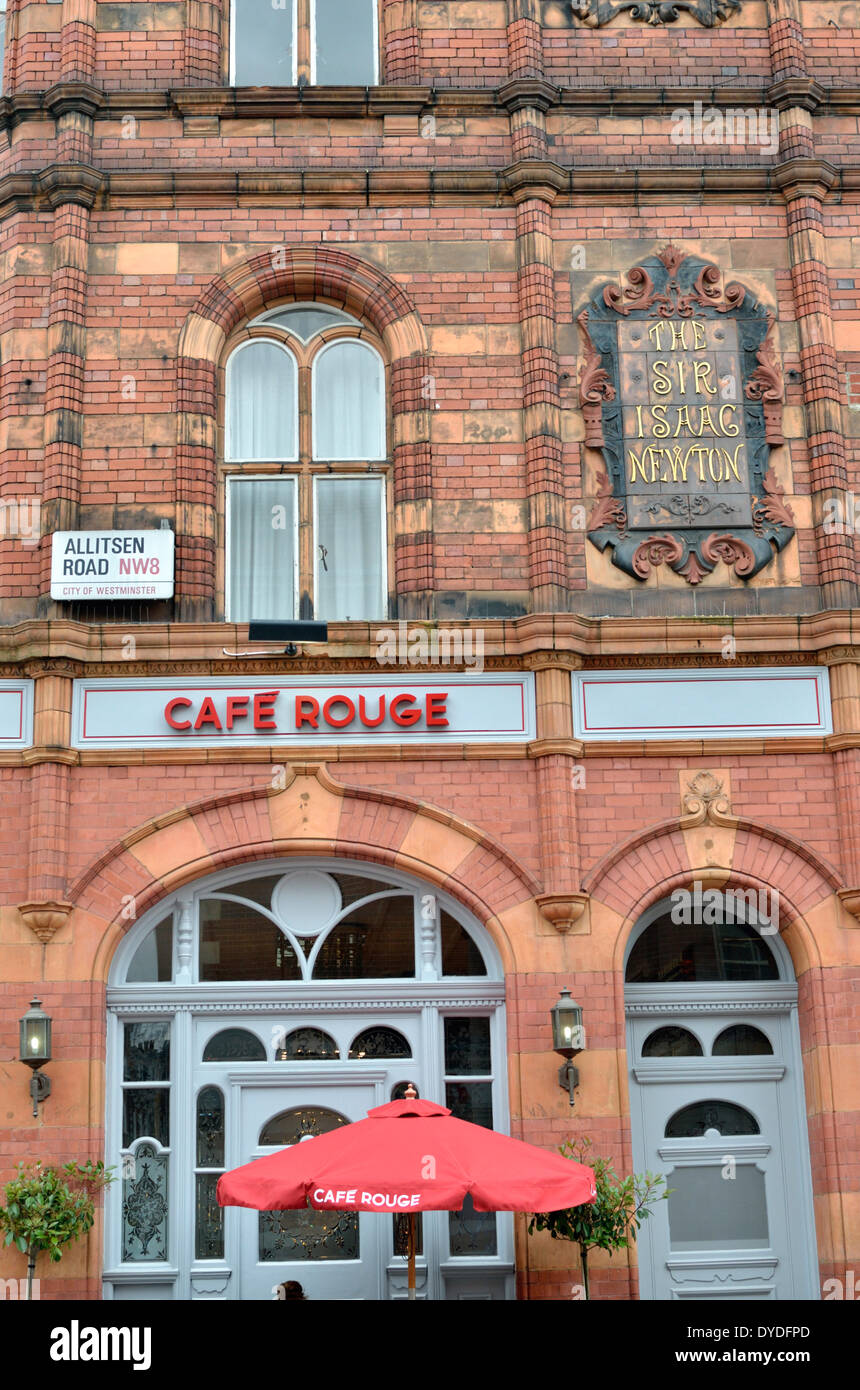 Café Rouge était autrefois le pub Sir Isaac Newton à St Johns Wood High Street. Banque D'Images