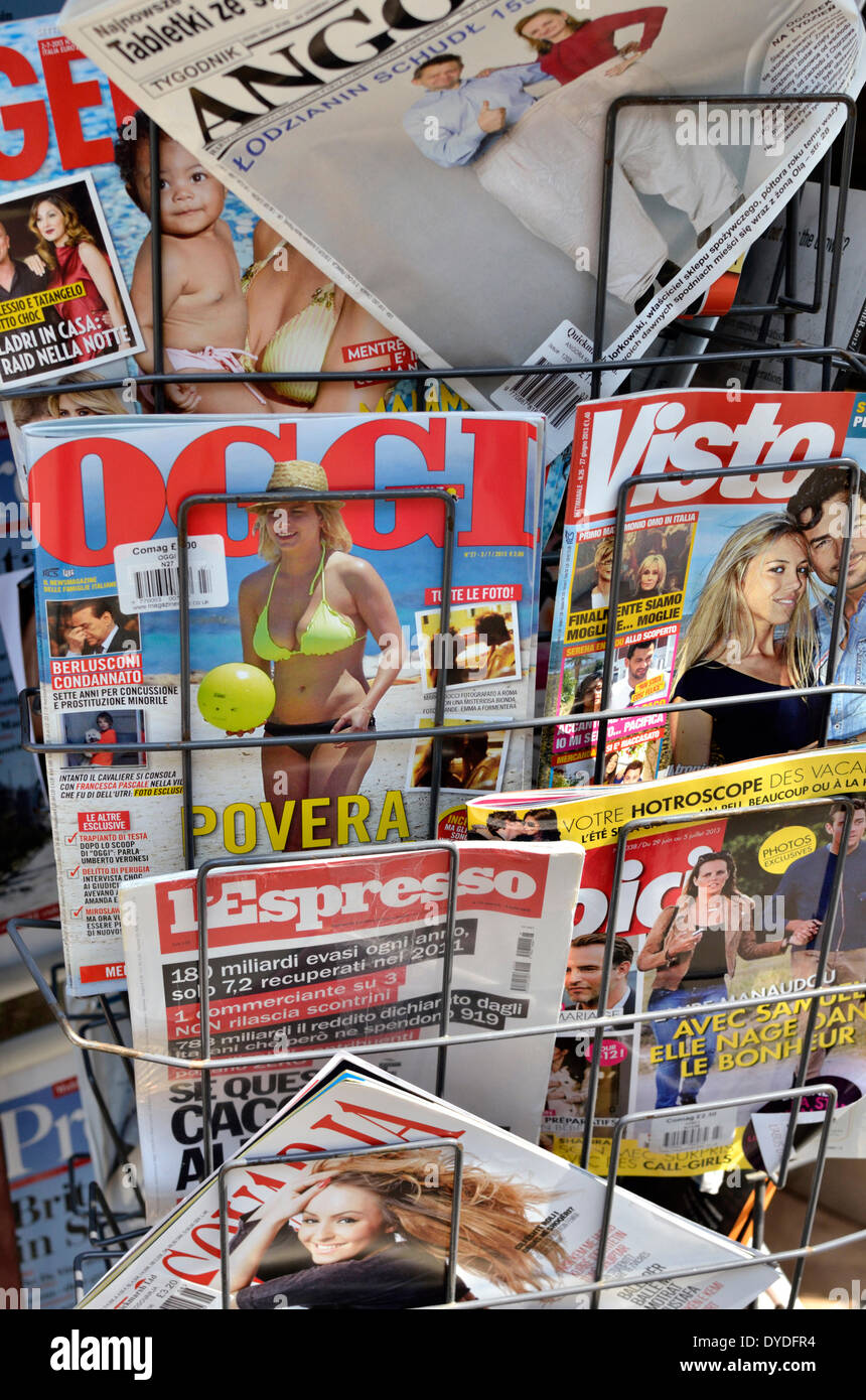 Couvertures de magazines étrangers montrant les people. Banque D'Images