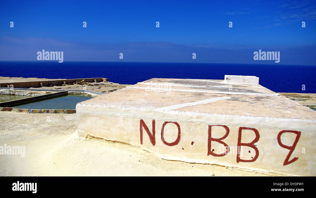 Salines côtières à Marsalforn à Gozo. Banque D'Images