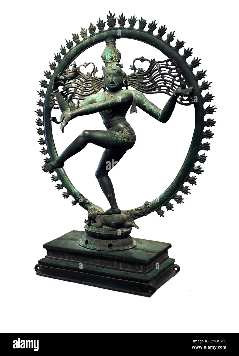 Shiva Nataraja, Indian Bronze Chola la figure du dieu Shiva. 12e siècle AD. Shiva est à la fois créateur et destructeur. Il se trouve dans une rangée de flammes un pied reposant sur un nain symbolisant l'ignorance. Banque D'Images